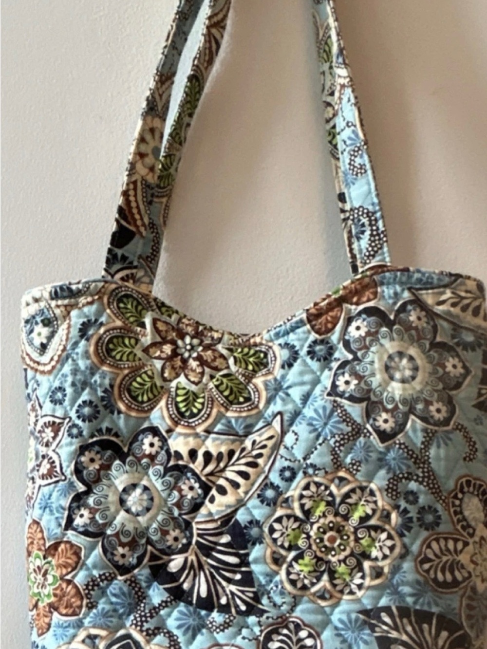 Vera Bradley Quilted Blue Floral Tote Bag - Snap Closure Inner/Outer Pockets